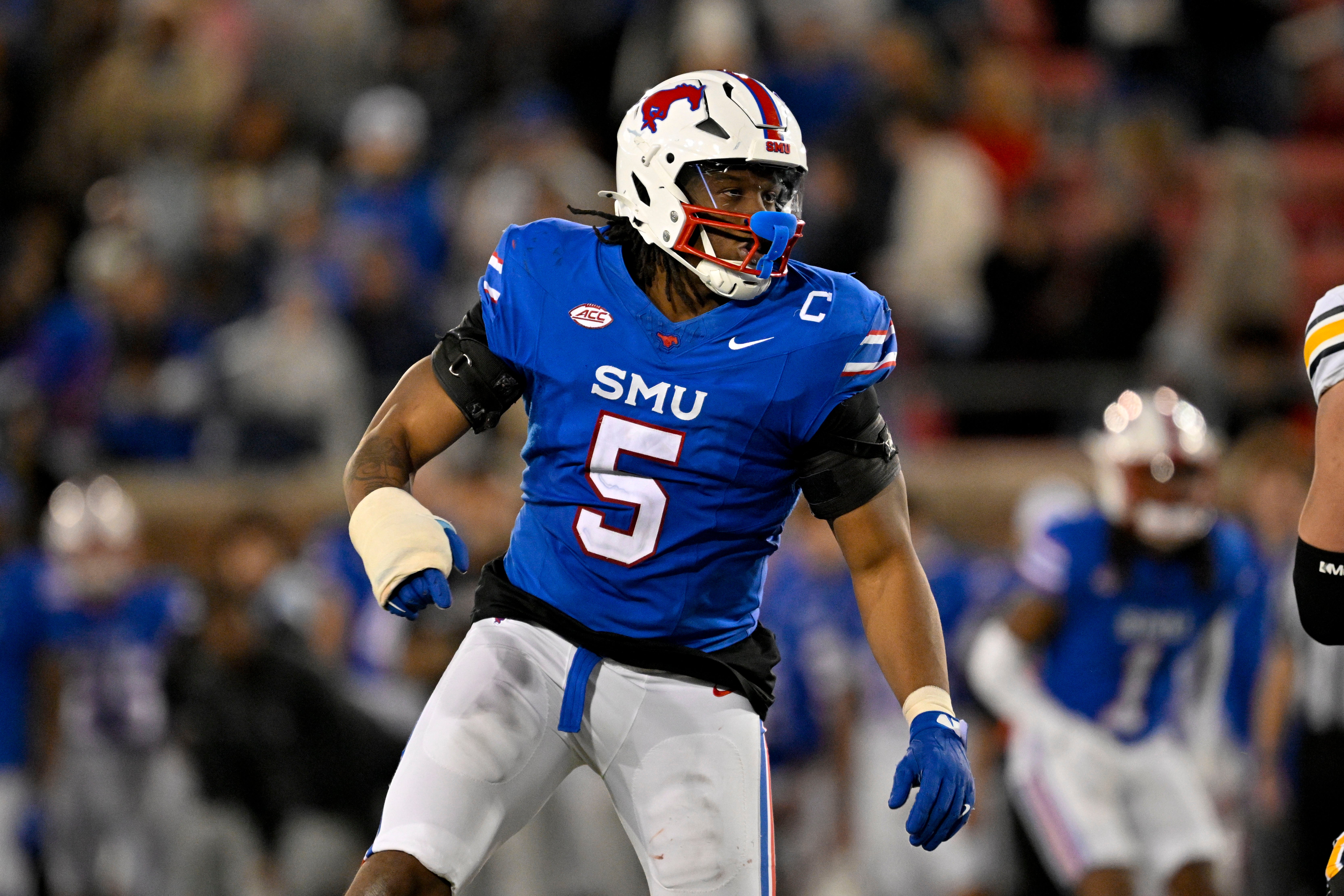 Nov 30, 2024; Dallas, Texas, USA; Southern Methodist Mustangs defensive end Elijah Roberts (5) in action during the game between the SMU Mustangs and the California Golden Bears at Gerald J. Ford Stadium.