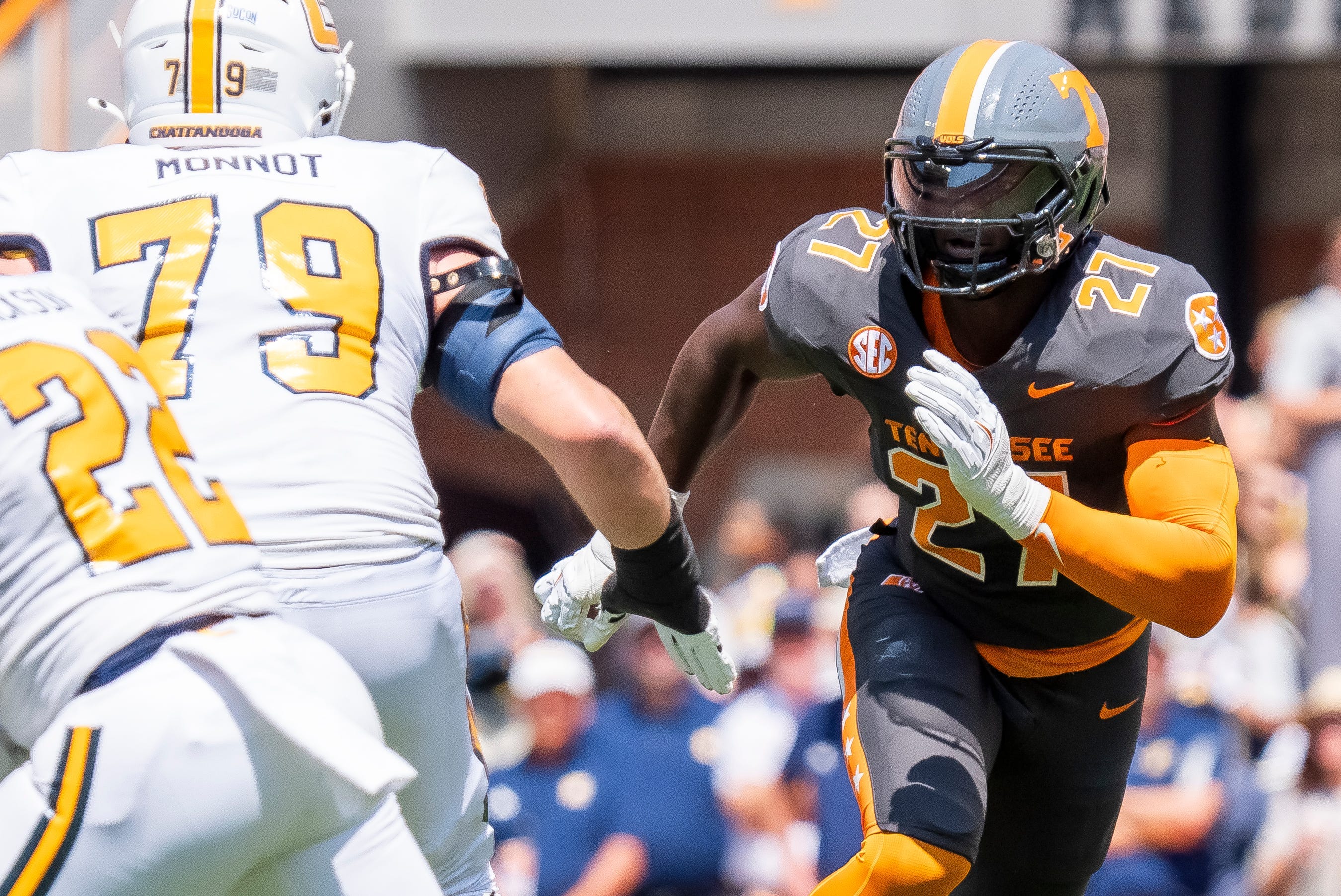 Tennessee defensive lineman James Pearce Jr. (27) during Tennessee's game against Chattanooga in Neyland Stadium in Knoxville on Saturday, Aug. 31, 2024.