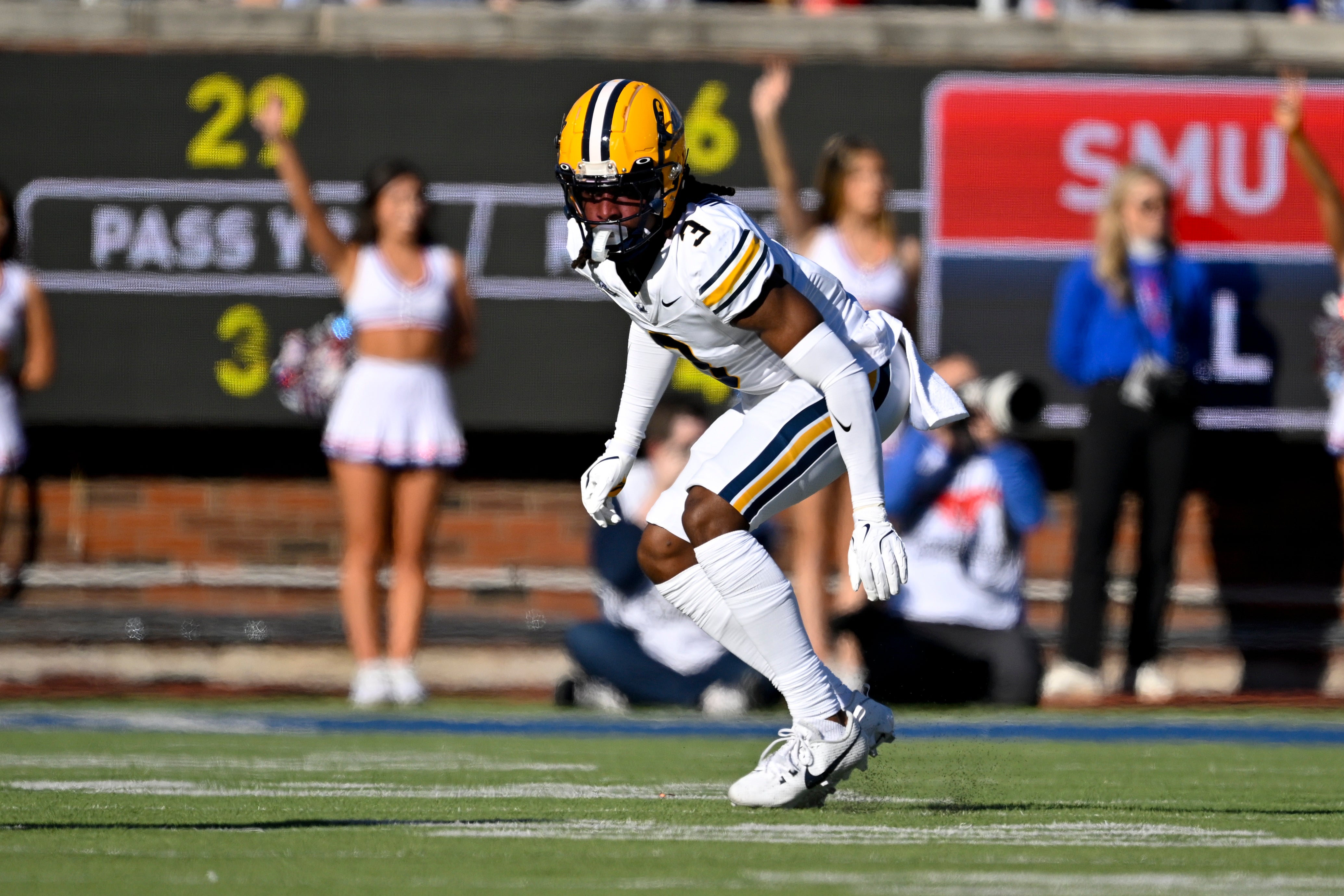 California Golden Bears defensive back Nohl Williams (3) in action during the game between the SMU Mustangs and the California Golden Bears at Gerald J. Ford Stadium.