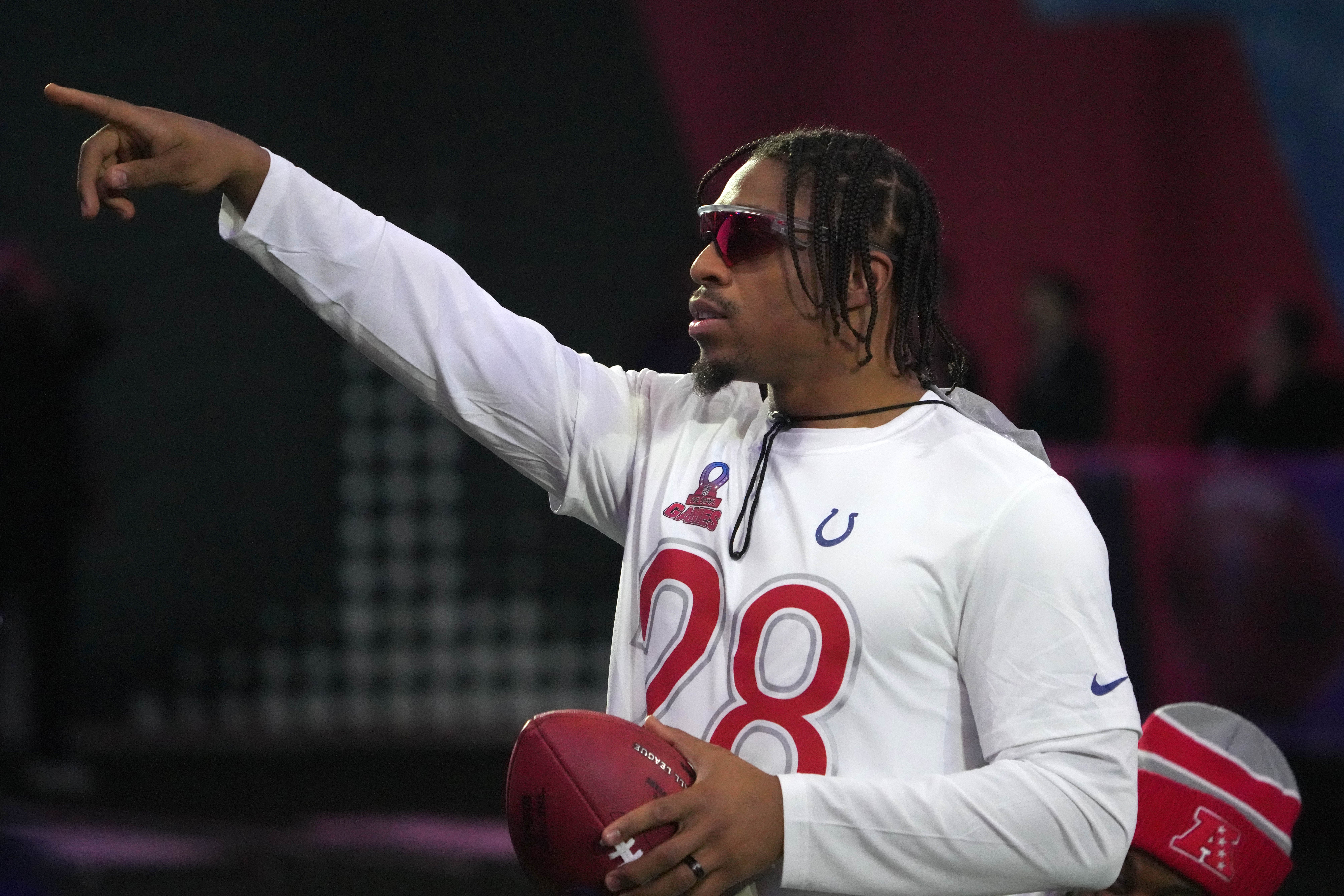 Jan 30, 2025; Orlando, FL, USA; AFC running back Jonathan Taylor of the Indianapolis Colts (28) during the Pro Bowl Skills Challenge at Nicholson Fieldhouse.