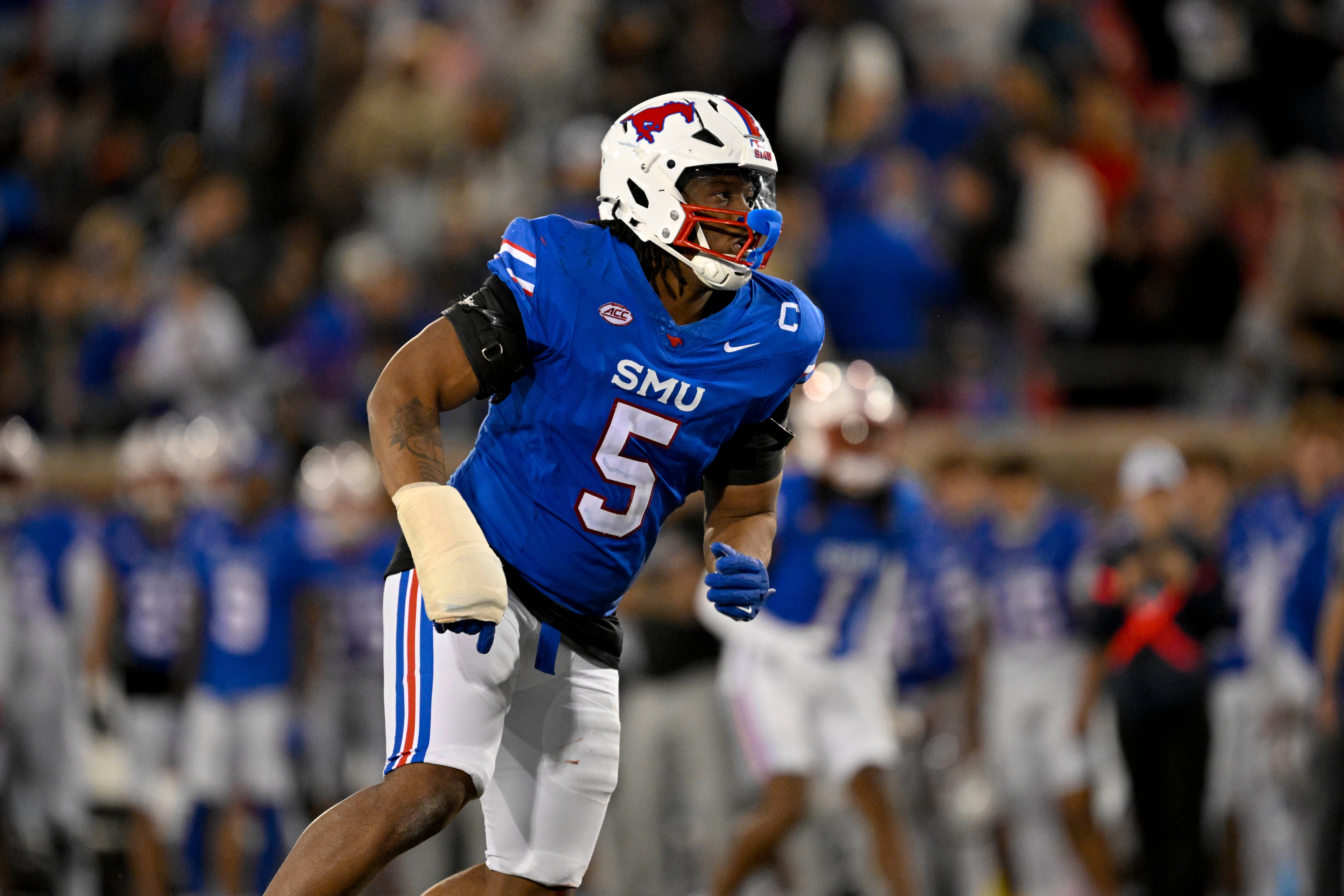 Nov 30, 2024; Dallas, Texas, USA; Southern Methodist Mustangs defensive end Elijah Roberts (5) in action during the game between the SMU Mustangs and the California Golden Bears at Gerald J. Ford Stadium.