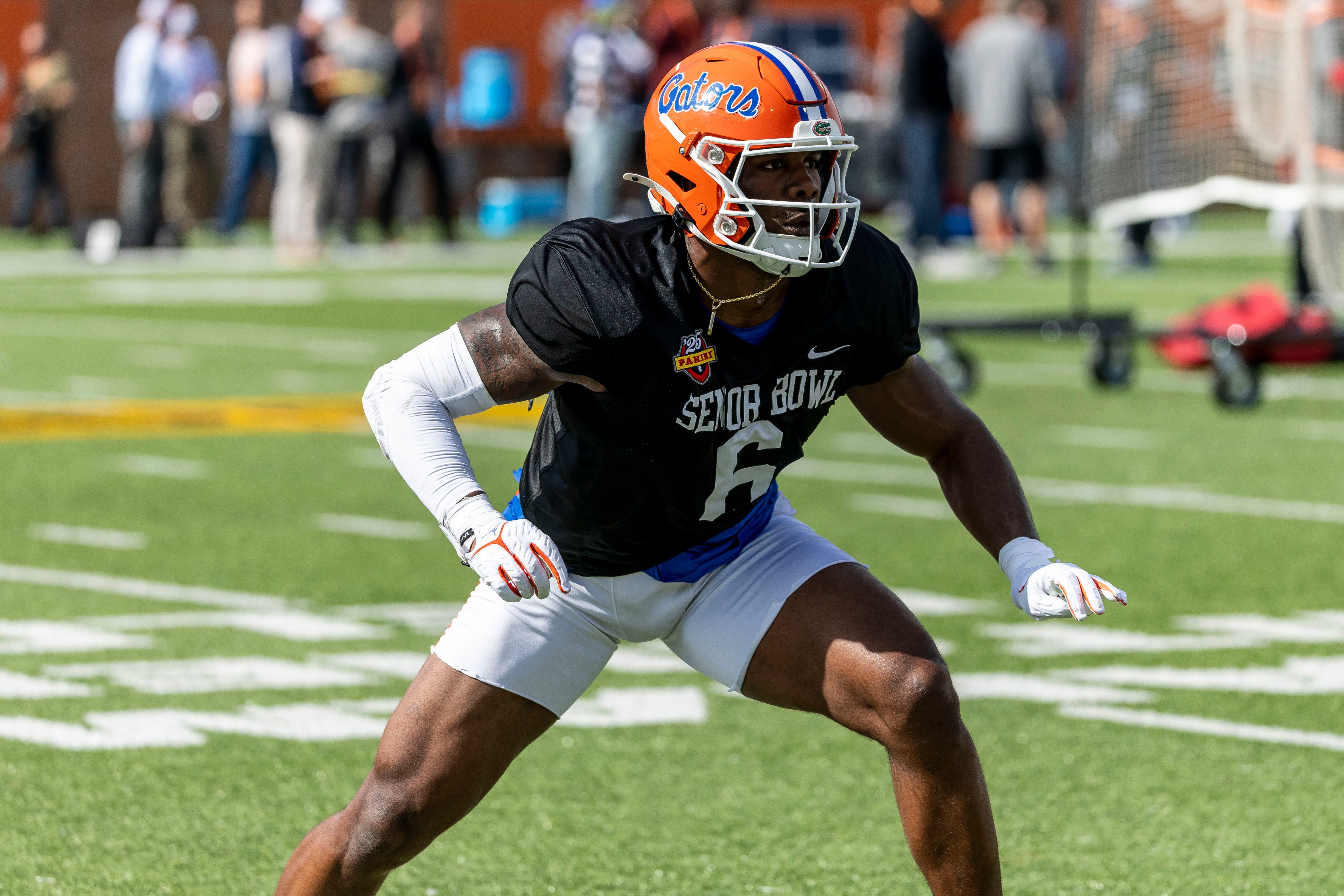 American team linebacker Shemar James of Florida (6) works in drills during Senior Bowl practice for the National team at Hancock Whitney Stadium.