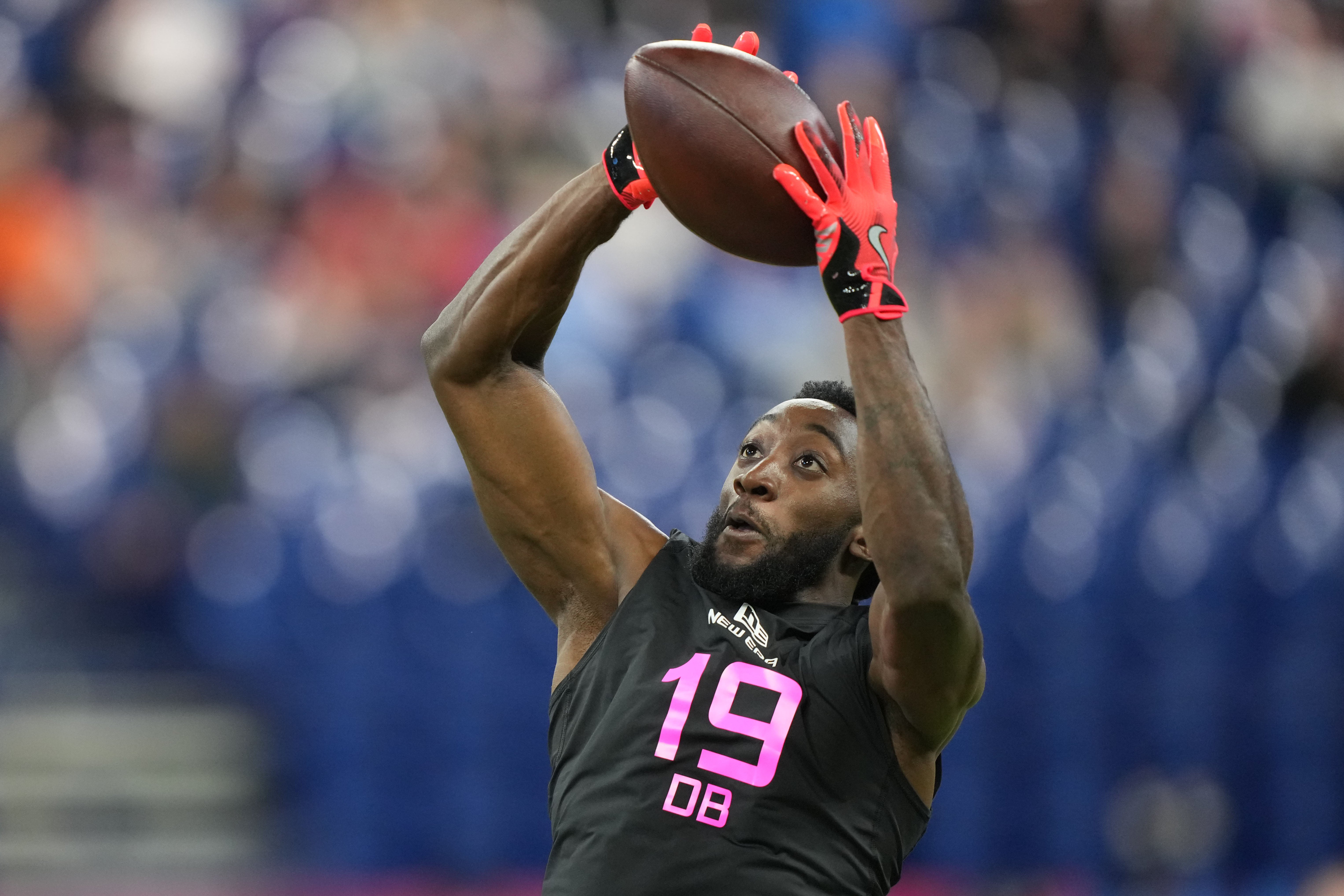 Feb 28, 2025; Indianapolis, IN, USA; Rutgers defensive back Robert Longerbeam (DB19) participates in drills during the 2025 NFL Combine at Lucas Oil Stadium. 