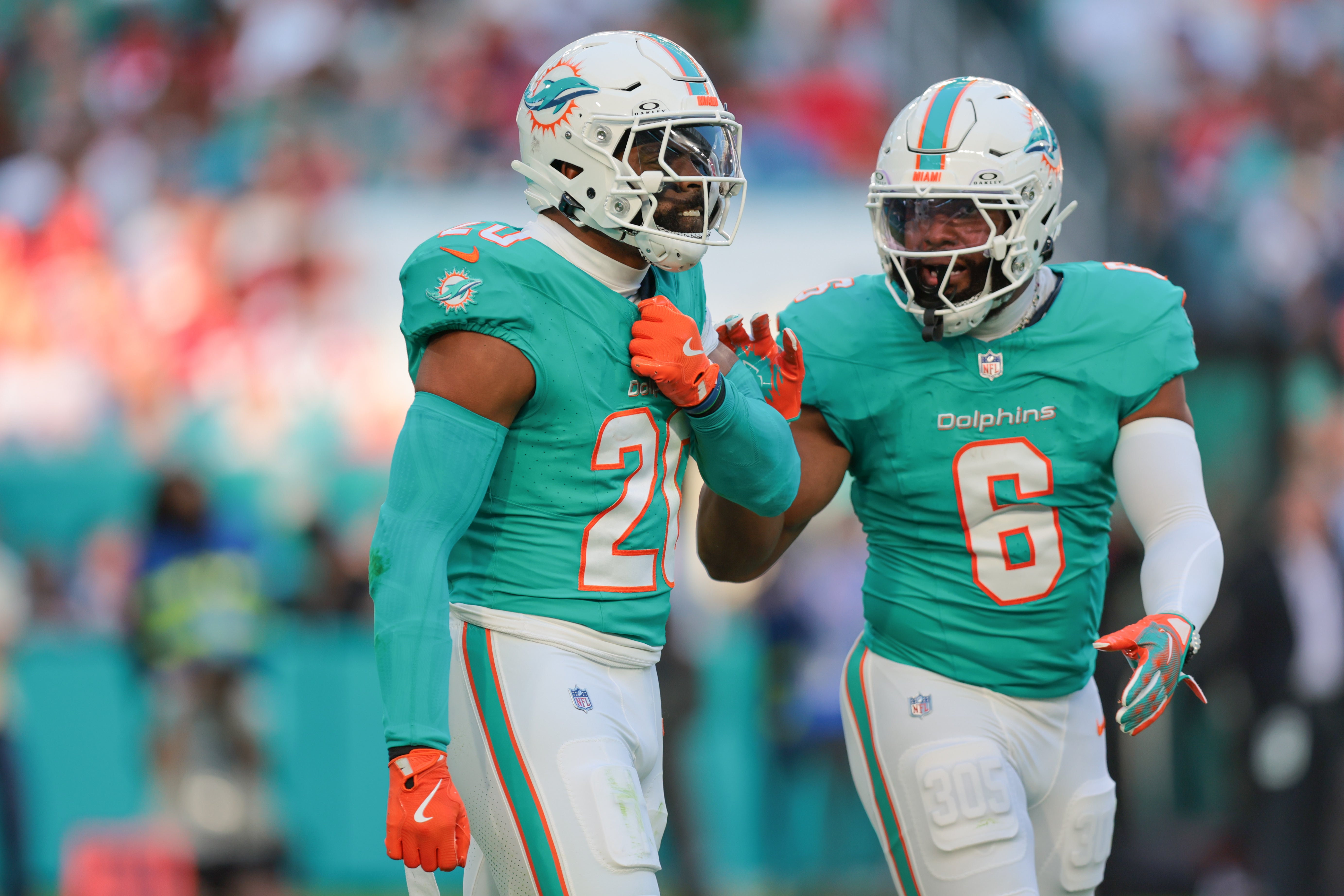 LB Anthony Walker Jr. with former Miami Dolphins teammate Jordyn Brooks