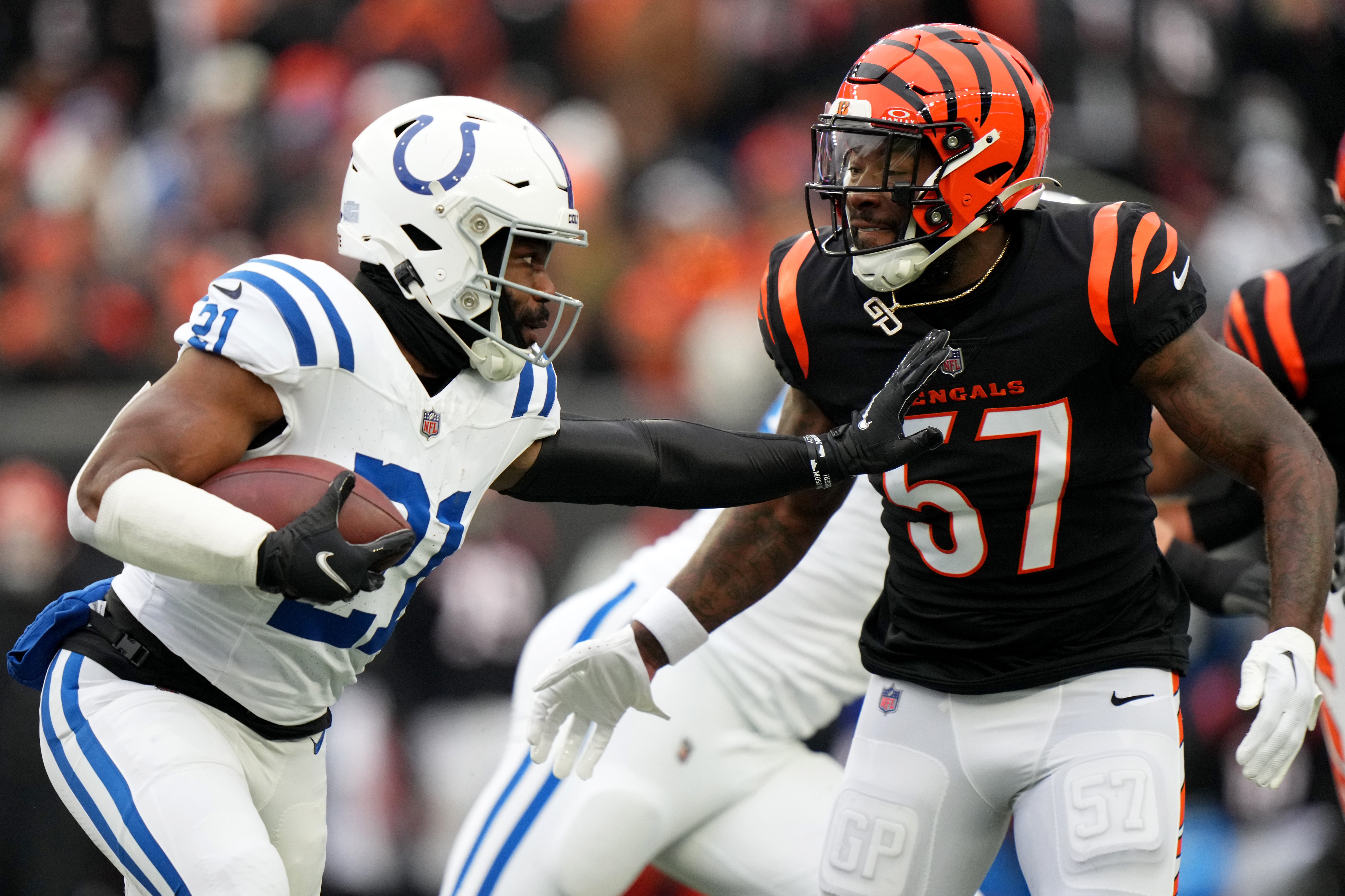 Former Bengals LB Germaine Pratt attempts to tackle former Colts RB Zack Moss