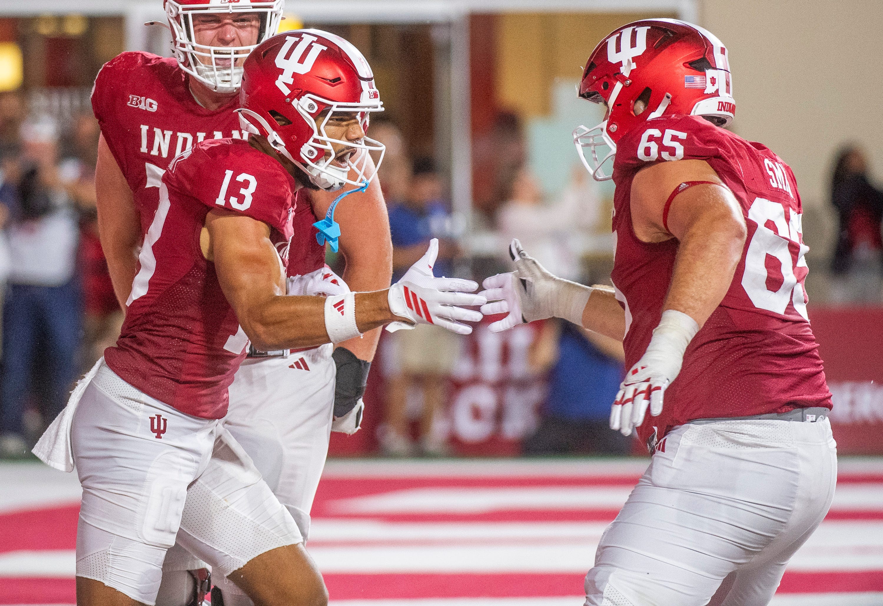 Indiana Hoosiers offensive tackle Carter Smith