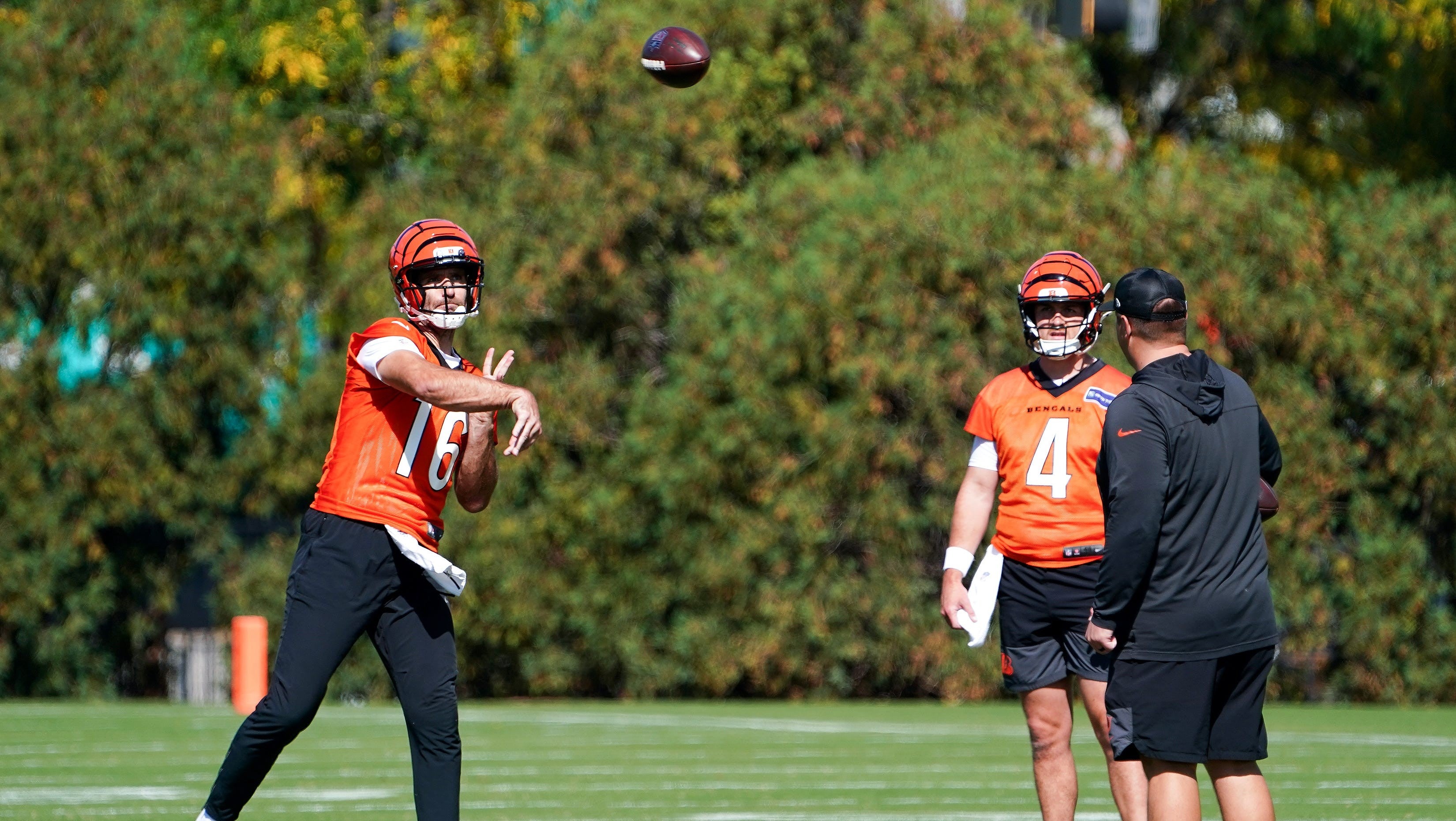 Cincinnati Bengals quarterback Joe Flacco (16) throws a pass during practice
