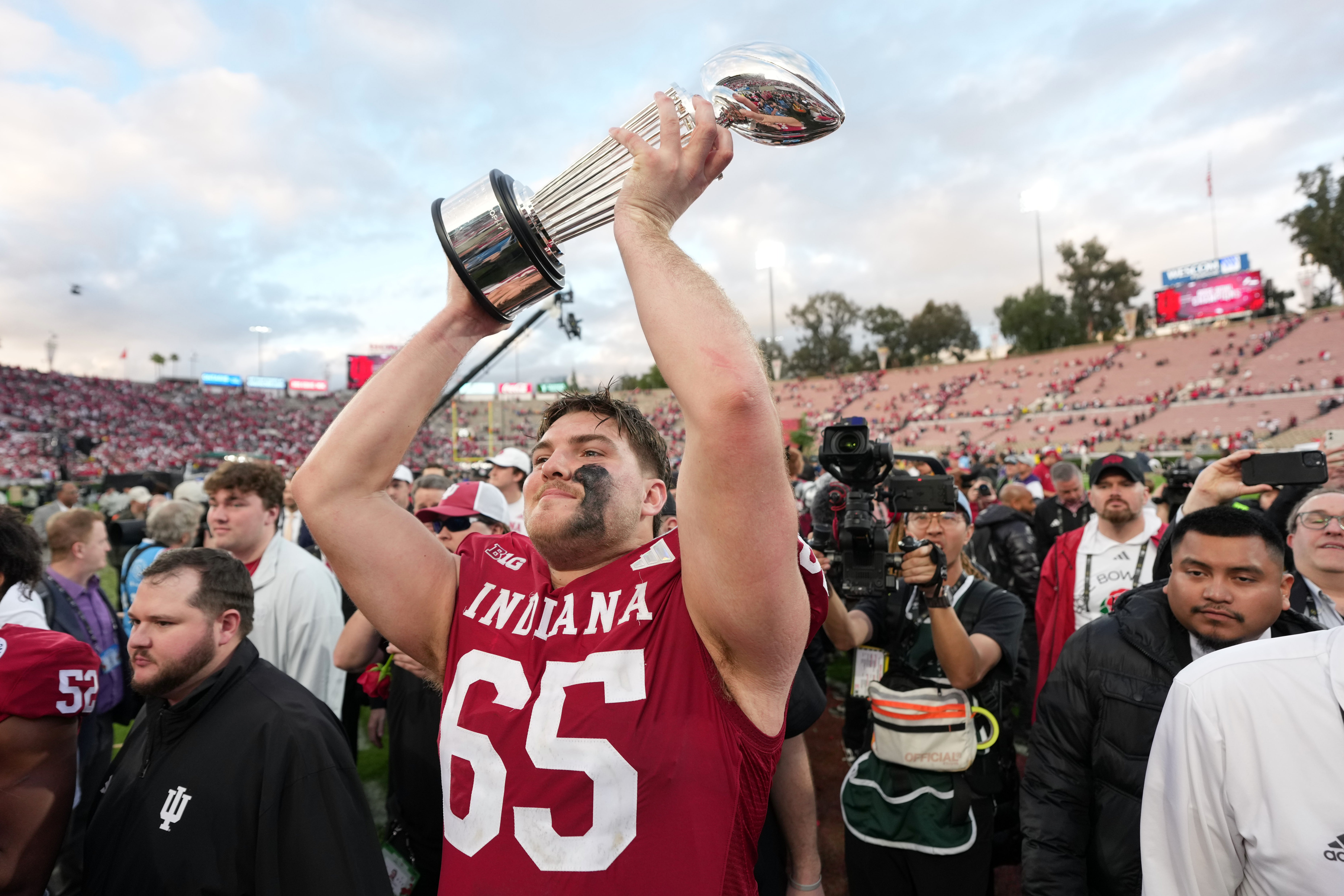 Indiana offensive lineman Carter Smith