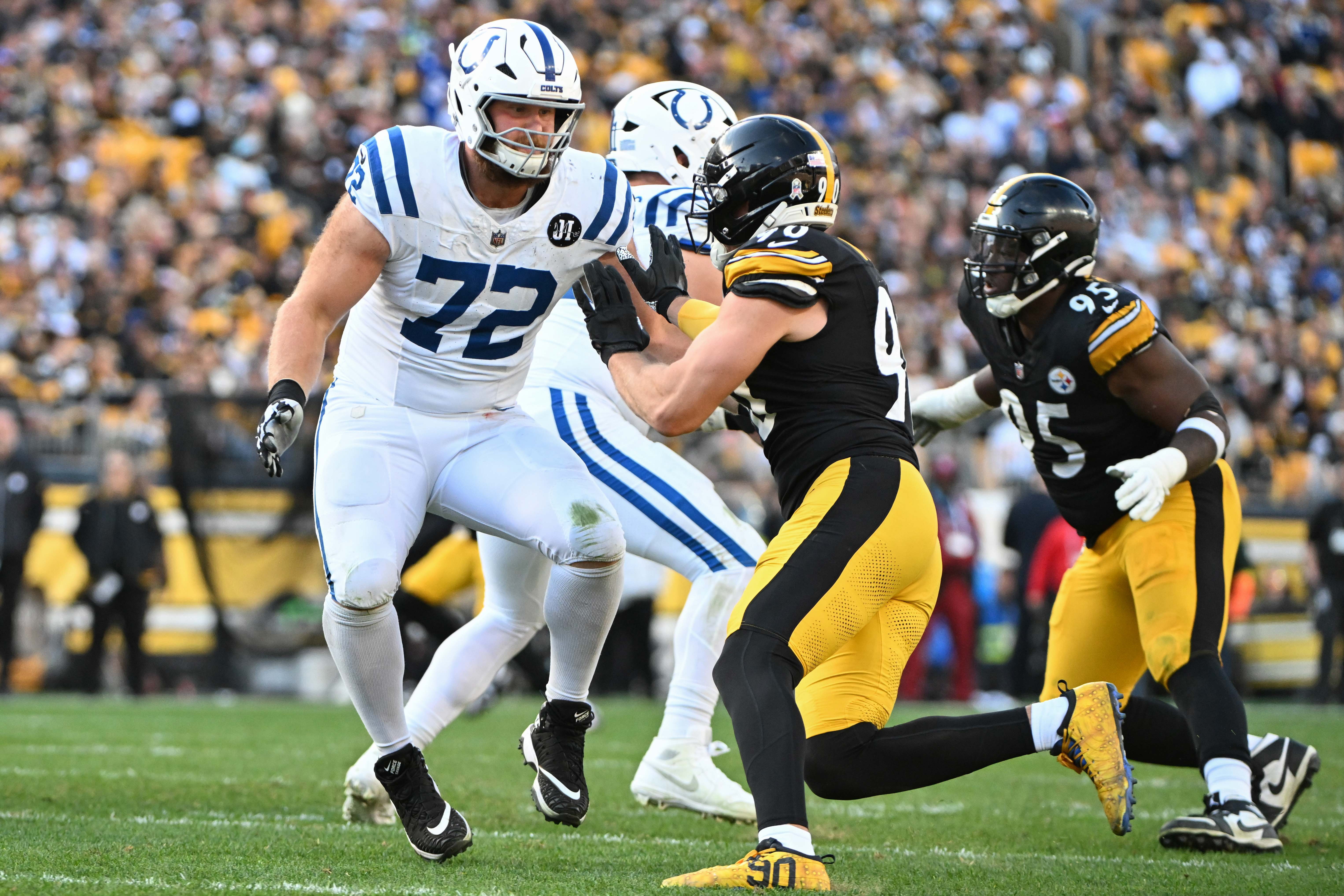 Former Colts RT Braden Smith