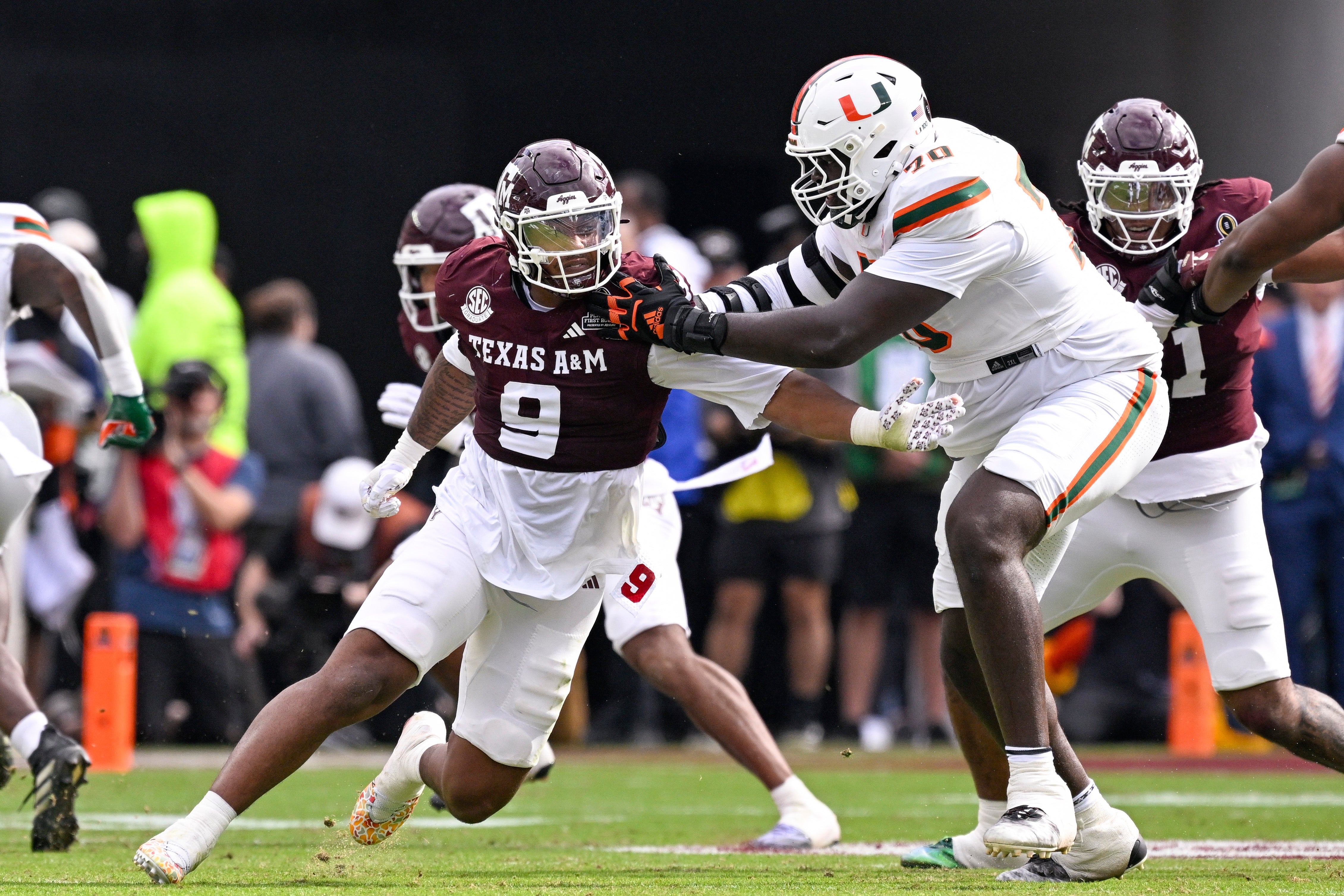 Texas A&M EDGE Cashius Howell