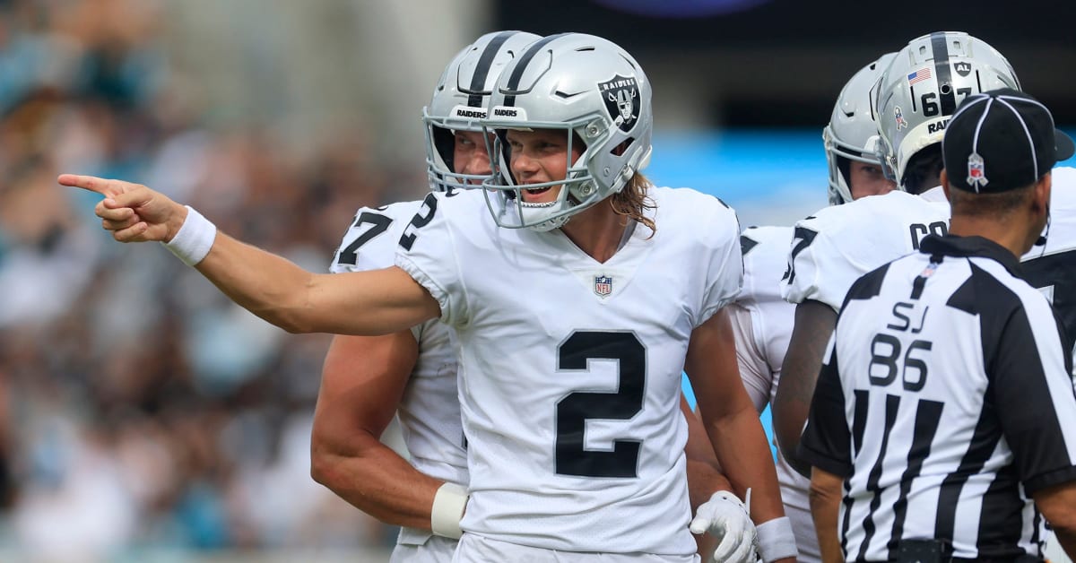 Raiders extend kicker Daniel Carlson