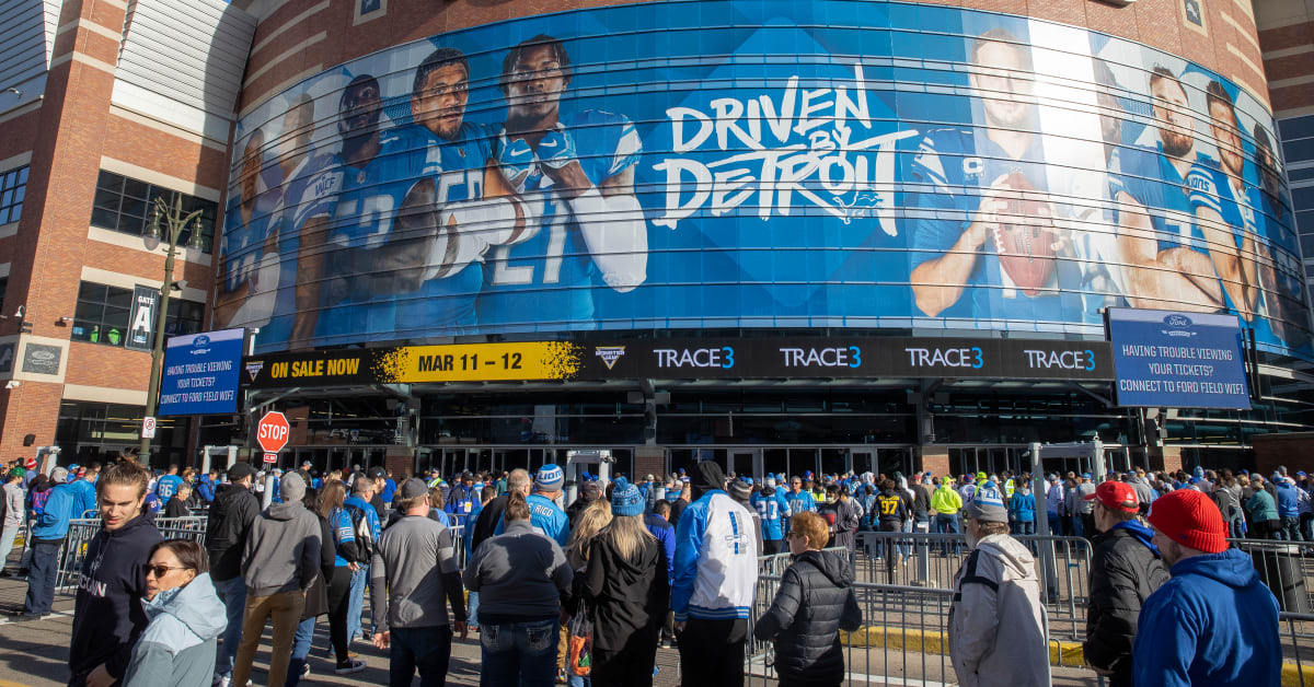 Detroit Lions unveil statue of Barry Sanders outside of Ford Field