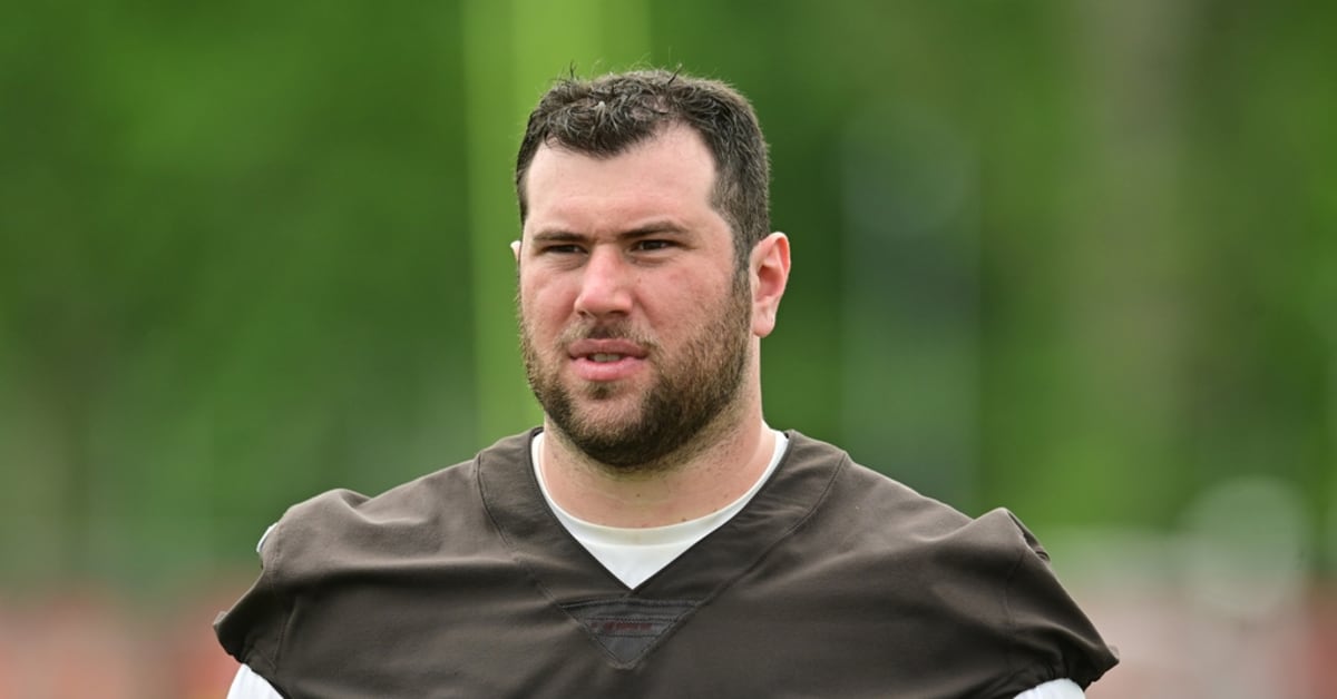 Browns Hosted OT Michael Dunn On A Visit 