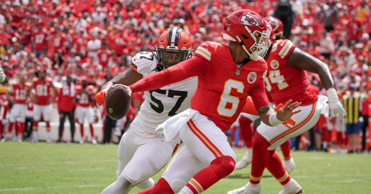 Chiefs' Chris Oladokun simulating Ravens QB Lamar Jackson in practice ...