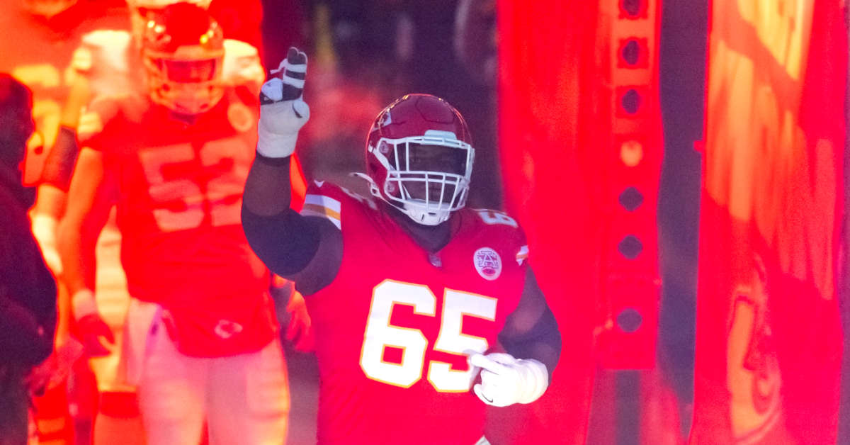 Kansas City Chiefs move to solidify offensive line in post-Joe Thuney era with record contract extension for RG Trey Smith