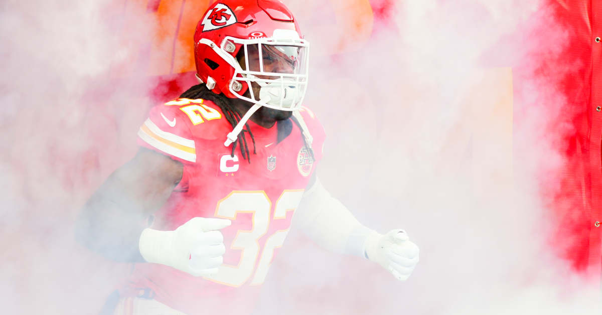 'Very much a coach on the field' — Polarizing Chiefs defender ranked among best at NFL's weakest position group