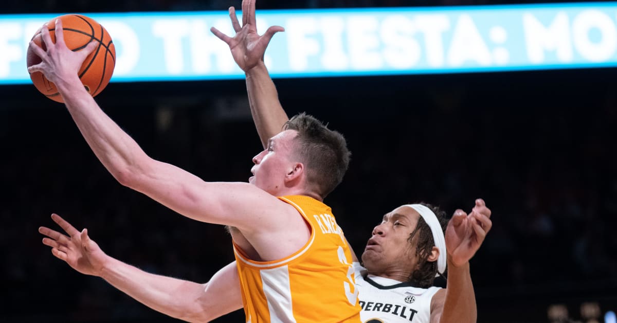 Dalton Knecht matches a Tennessee Vols legend after second half