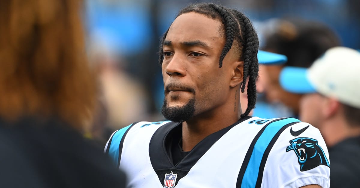 Carolina Panthers cornerback C.J. Henderson (15) lines up on defense during  an NFL football game against the Tampa Bay Buccaneers, Sunday, Dec. 26,  2021, in Charlotte, N.C. (AP Photo/Brian Westerholt Stock Photo - Alamy