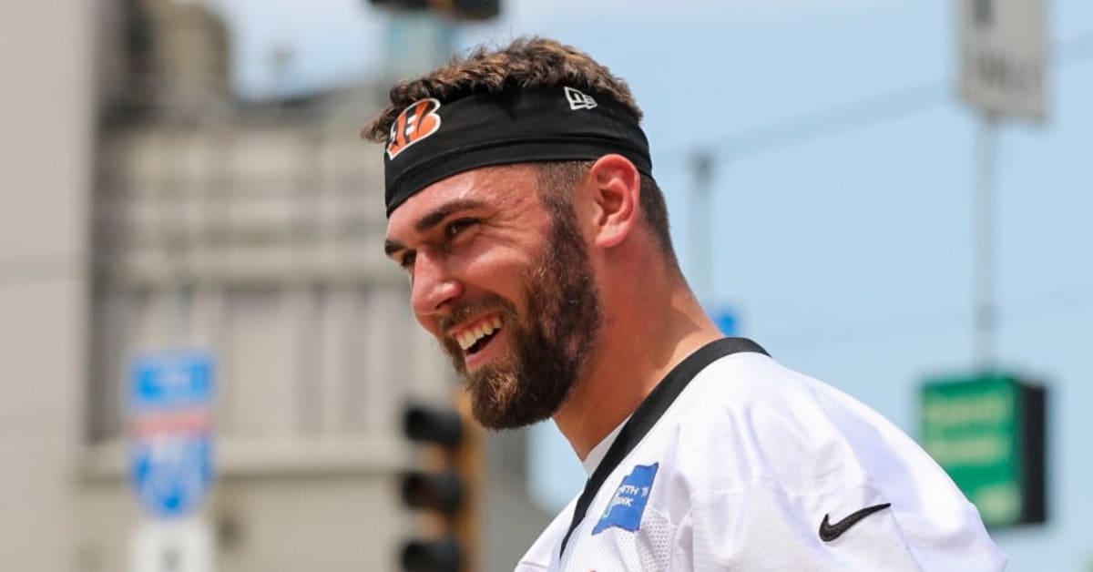 Cincinnati Bengals tight end Mitchell Wilcox (84) stands on the sideline  during an NFL football game against the Pittsburgh Steelers, Sunday, Sep.  11, 2022, in Cincinnati. (AP Photo/Kirk Irwin Stock Photo - Alamy