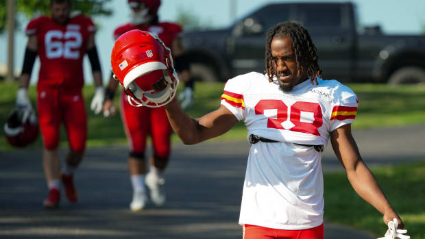 Who are the Chiefs-Lions football game announcers for today on NBC