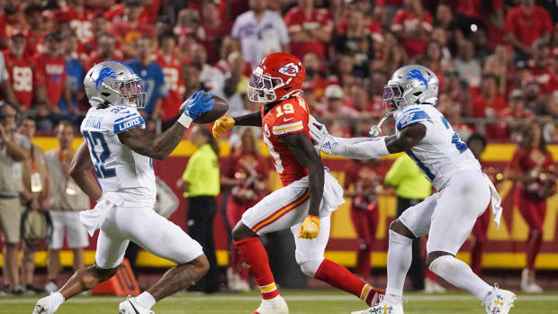 Kansas City Chiefs rookie wide receiver Skyy Moore's first catch of the  game goes for 15 yards on the opening play of the second half