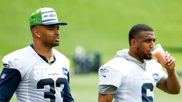 Seattle Seahawks re-sign former D.H. Conley and ECU quarterback