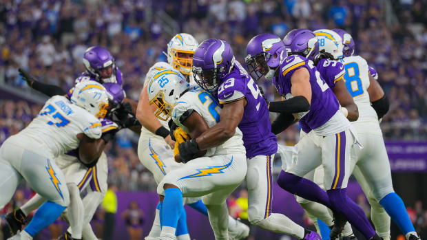 Vikings lose to Buccaneers 20-17 as mistakes, turnovers mar season