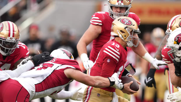 SEE IT: 49ers' Trent Williams avoids ejection for punching Giants' A'Shawn  Robinson