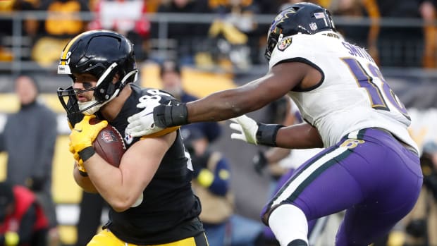 Texans vs. Steelers score, takeaways: Houston wallops Pittsburgh, Kenny  Pickett injures knee in loss 