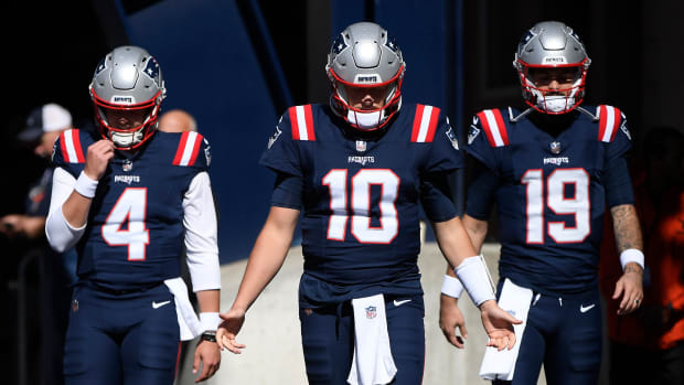 Patriots quarterback controversy: Bailey Zappe replaces Mac Jones - Sports  Illustrated