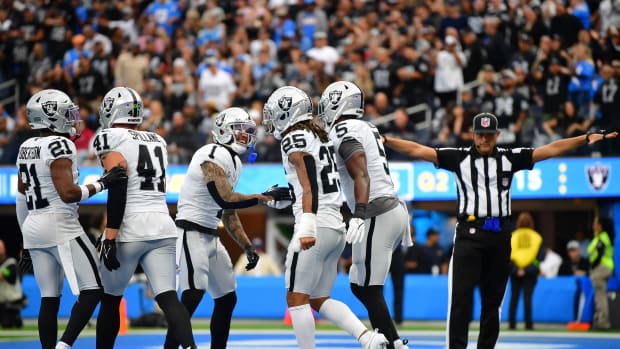 Las Vegas Raiders name their 2023-24 team captains - Sports Illustrated Las  Vegas Raiders News, Analysis and More