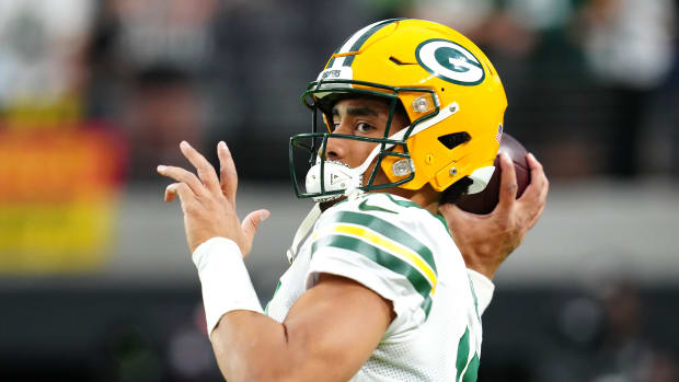 New York Jets quarterback Joe Flacco warms up before an NFL football game  against the Green Bay Packers Sunday, Oct. 16, 2022, in Green Bay, Wis. (AP  Photo/Matt Ludtke Stock Photo - Alamy