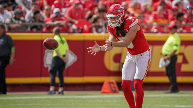 Patrick Mahomes' Chiefs get ridiculed by fans for poor start to preseason  game vs Saints-“Mahomes getting cooked”