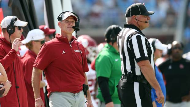 Oklahoma Sooners head coach Brent venables