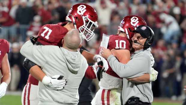 Oklahoma Sooners head coach Brent Venables