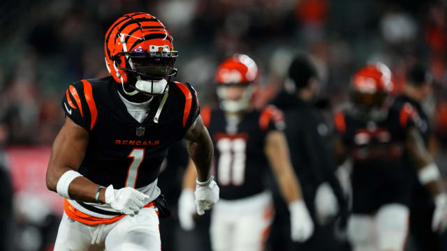 Cincinnati Bengals' Ja'Marr Chase, left, catches a pass over Baltimore  Ravens' Marlon Humphrey during the second half of an NFL football game,  Sunday, Oct. 9, 2022, in Baltimore. (AP Photo/Julio Cortez Stock