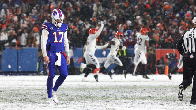 Buffalo Bills safety Jordan Poyer acknowledges the fans after an NFL  football game against the Cleveland Browns, Sunday, Nov. 20, 2022, in  Detroit. (AP Photo/Duane Burleson Stock Photo - Alamy