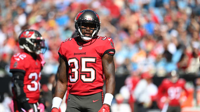 SANTA CLARA, CA - DECEMBER 11: Tampa Bay Buccaneers guard Nick Leverett  (60) blocks in the first