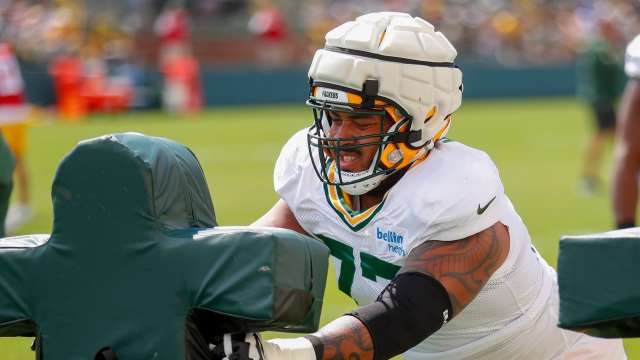 Packers QB Jordan Love gives fans a scare at practice, but relief quickly  follows