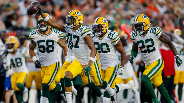 Green Bay Packers Coverage on Instagram: It's a new era in Green Bay.  Rookie kicker Anders Carlson drills a 52-yard FG to put the Packers up 10-6  at halftime. #packers #greenbaypackers #greenbay #