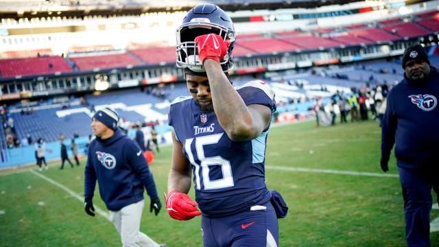 Tennessee Titans wide receiver Treylon Burks carted off at practice with  leg injury