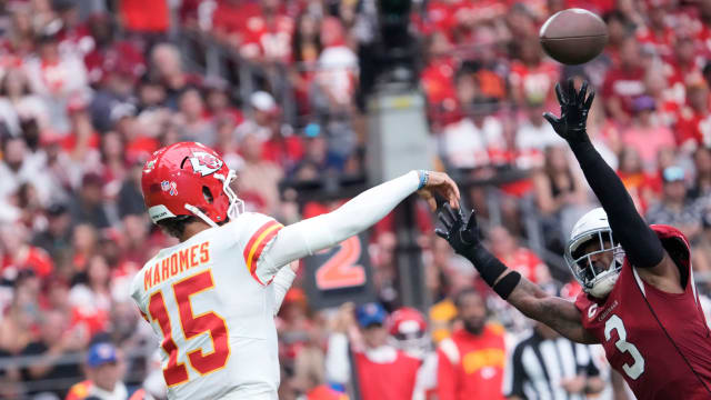 Patrick Mahomes looks like Madden cheat code in record start for Chiefs 