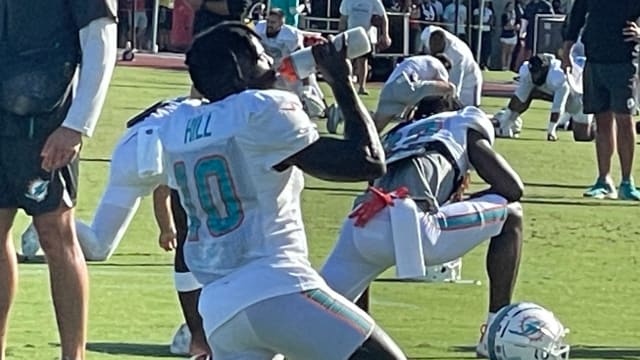 Miami Dolphins Injury News: Jaylen Waddle spotted at practice; reporters  uncertain of participation level - The Phinsider