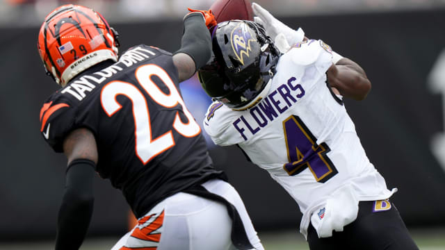 Baltimore Ravens quarterback Lamar Jackson (8) celebrates after a touchdown  during an NFL football game against the New Orleans Saints, Monday, Nov. 7,  2022, in New Orleans. (AP Photo/Tyler Kaufman Stock Photo - Alamy