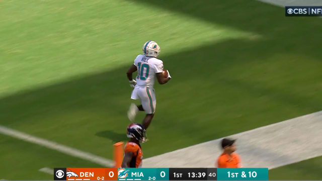 Dolphins' Tagovailoa hits Achane with no-look flip pass for slick TD vs.  Broncos