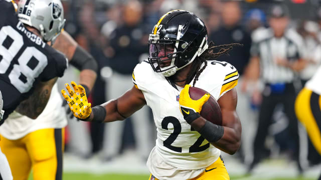 Steelers fans take over Allegiant Stadium on Sunday night