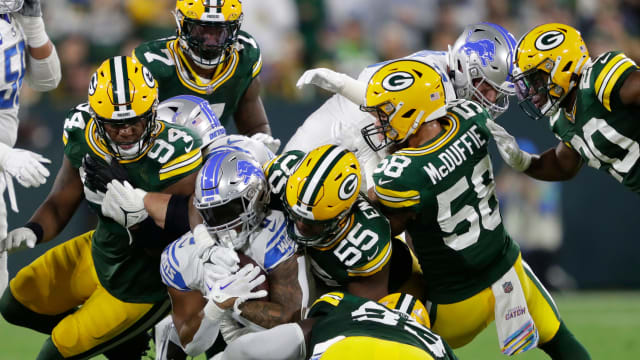 Green Bay, Wisconsin, USA. 03rd Oct, 2021. Green Bay Packers running back  Aaron Jones (33) rushing the ball during the NFL football game between the  Pittsburgh Steelers and the Green Bay Packers