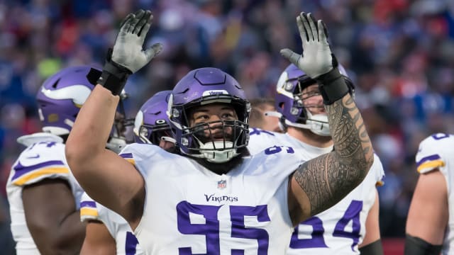 Highlight] D.J. Wonnum returns the fumble for a TD to give the Vikings the  lead : r/nfl