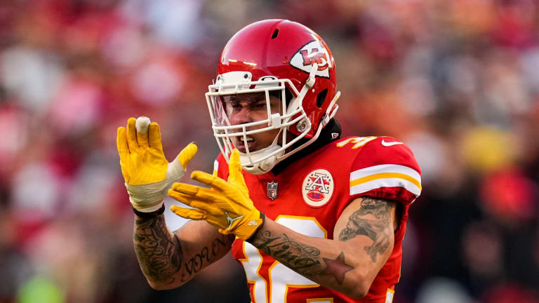 Kansas City Chiefs strong safety Tyrann Mathieu #32 warms up prior