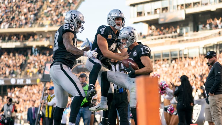 Las Vegas Raiders running back Brandon Bolden (34) takes a break during  their game against the Tennessee Titans Sunday, Sept. 25, 2022, in  Nashville, Tenn. (AP Photo/Wade Payne Stock Photo - Alamy